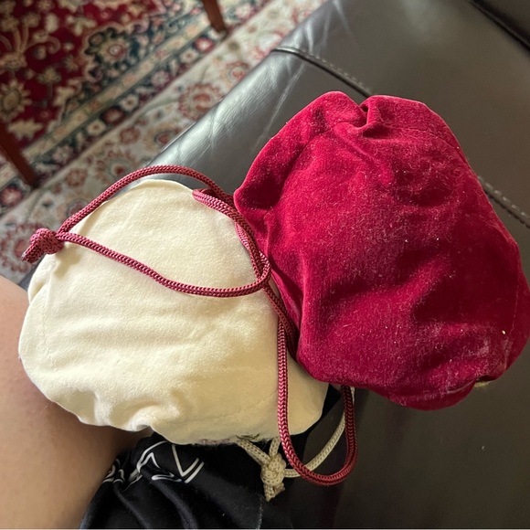 ♦️Little girl small, white & red floral pattern purse pouches w/string straps♦️ - Picture 8 of 8